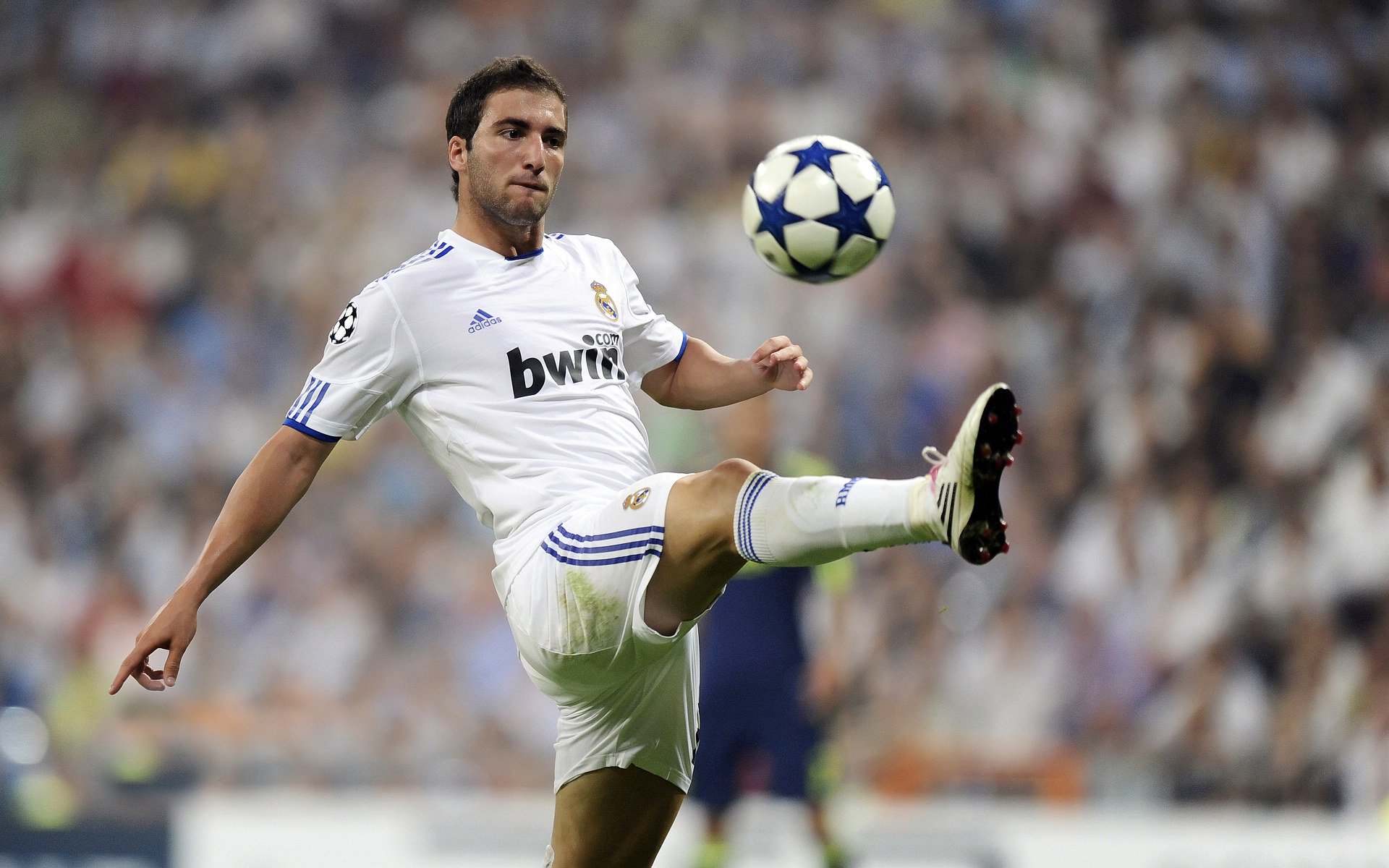 灰熊铁蹄踏破勇士，詹姆斯一锤定音，新时代的胜负手